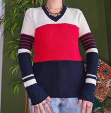 Load image into Gallery viewer, 90s Fitted Vneck Sweater