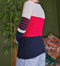 Load image into Gallery viewer, 90s Fitted Vneck Sweater