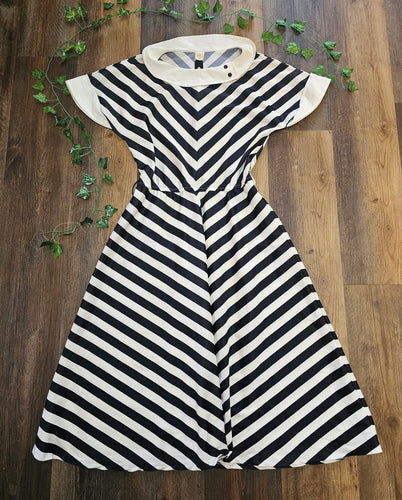 1970s Monochrome Midi Dress