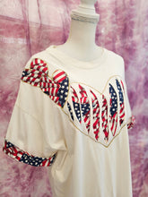 Load image into Gallery viewer, 90s USA Tshirt