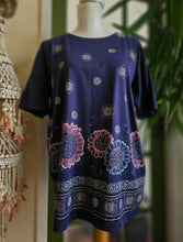 Load image into Gallery viewer, 90s Floral Tshirt