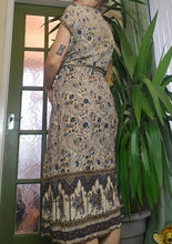 Load image into Gallery viewer, Vintage Autumnal Viscose Dress