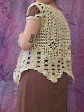 Load image into Gallery viewer, 1970s Crochet Vest