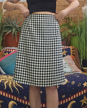 Load image into Gallery viewer, 90s Pleated Dog Tooth Skirt