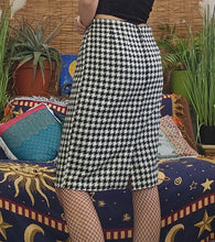 Load image into Gallery viewer, 90s Pleated Dog Tooth Skirt