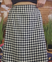Load image into Gallery viewer, 90s Pleated Dog Tooth Skirt