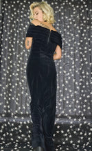Load image into Gallery viewer, 1980s Velvet Vamp Gown