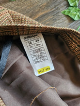 Load image into Gallery viewer, Vintage Old Money Skirt