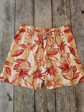 Load image into Gallery viewer, 90s High Waisted Shorts