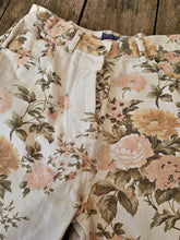Load image into Gallery viewer, 90s Floral Denim Mom Shorts