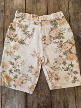 Load image into Gallery viewer, 90s Floral Denim Mom Shorts
