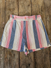 Load image into Gallery viewer, 80s High Waisted Pleated Shorts