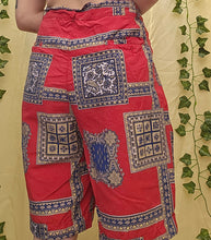 Load image into Gallery viewer, 90s High Waisted Pleated Shorts