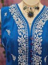 Load image into Gallery viewer, 90s Embroidered Waistcoat