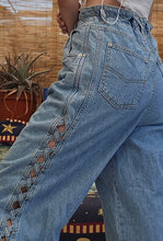 Load image into Gallery viewer, 90s Pleated Mom Jeans