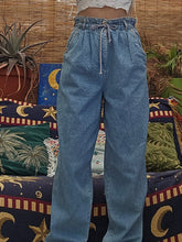Load image into Gallery viewer, 90s Pleated Mom Jeans