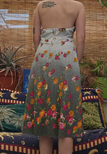 Load image into Gallery viewer, 1970s Floral Halterneck Dress
