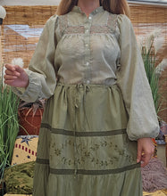 Load image into Gallery viewer, Vintage Cottage Blouse
