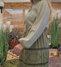 Load image into Gallery viewer, Vintage Cottage Blouse