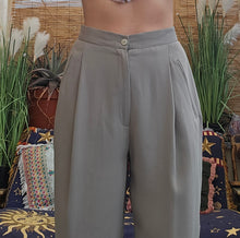 Load image into Gallery viewer, 90s Pale Green Pleated Trousers