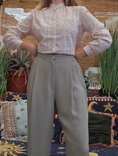 Load image into Gallery viewer, 90s Pale Green Pleated Trousers
