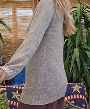 Load image into Gallery viewer, Vintage Fitted Wool Jumper