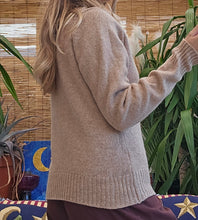 Load image into Gallery viewer, Vintage Wool Vneck Jumper