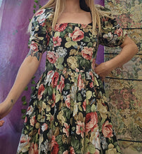 Load image into Gallery viewer, Vintage Boned Floral Dress