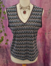 Load image into Gallery viewer, 90s Mesh Detail Vest
